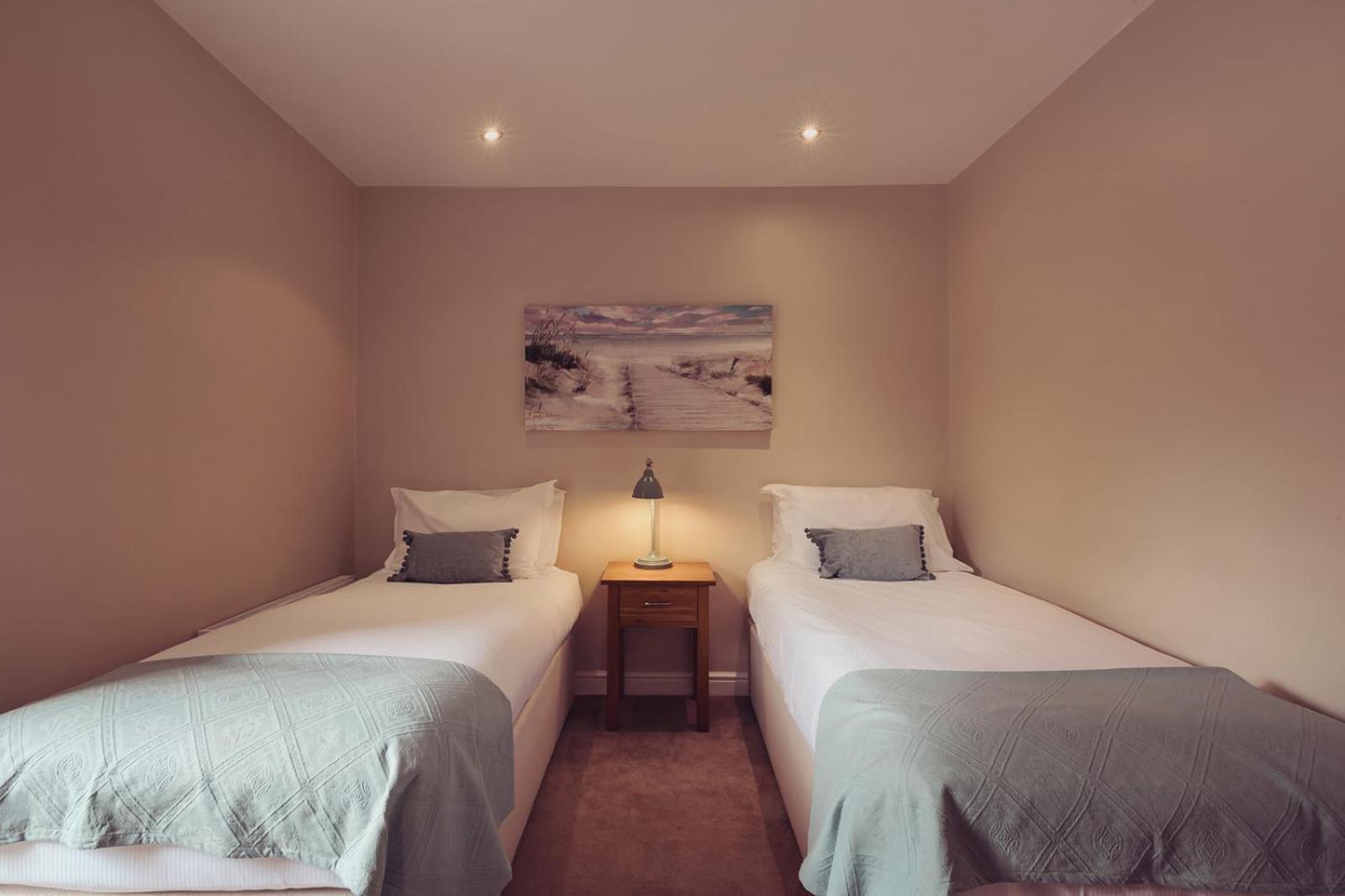 Longlands Inn & Cottages Carnforth Exterior photo A twin bedroom